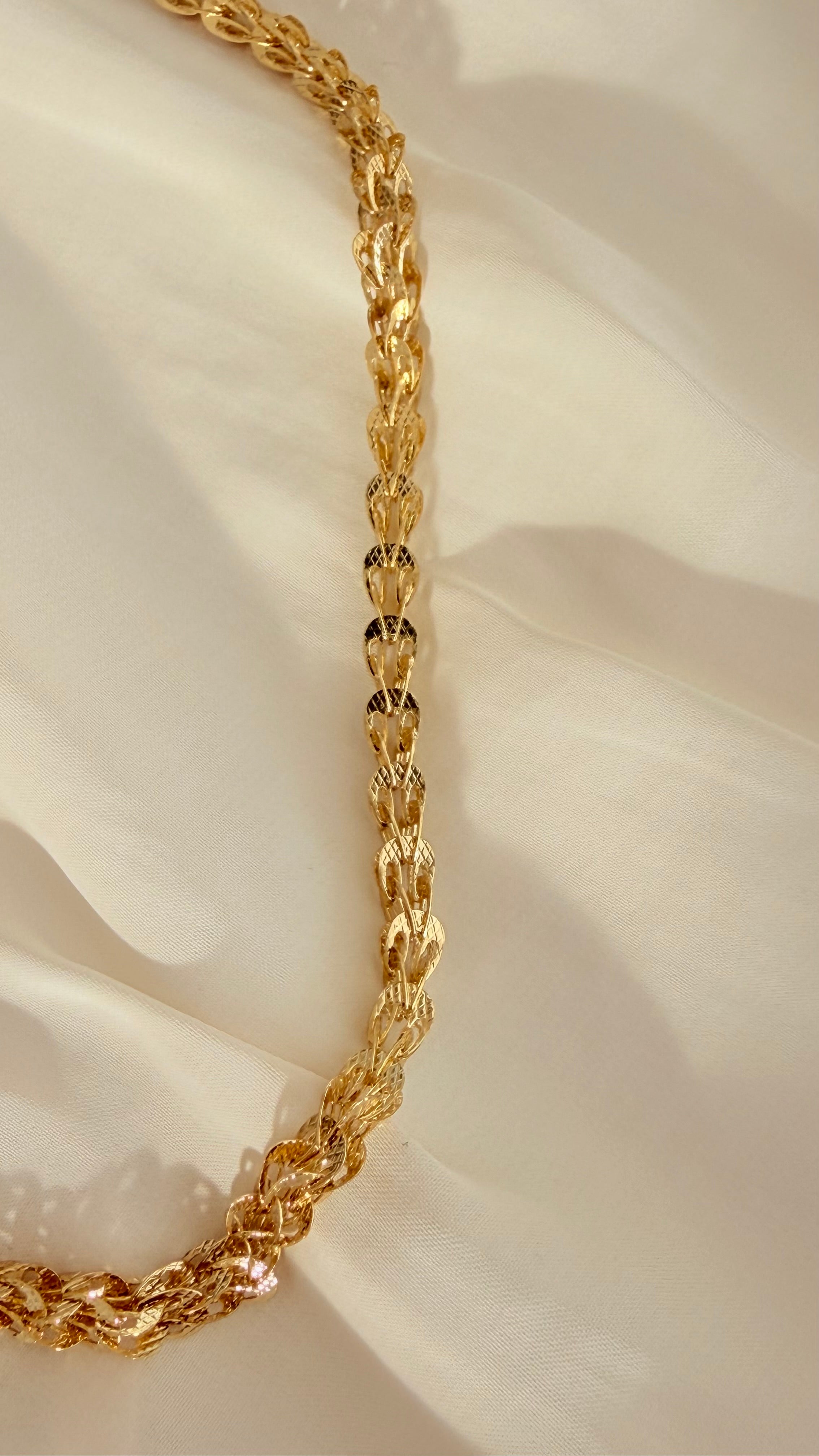 Eclat Gold Necklace