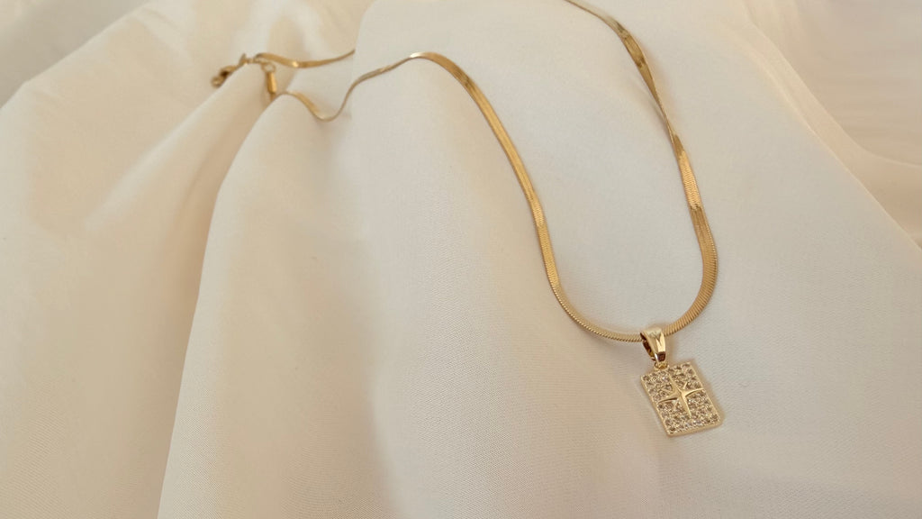 Nova Pendant Necklace