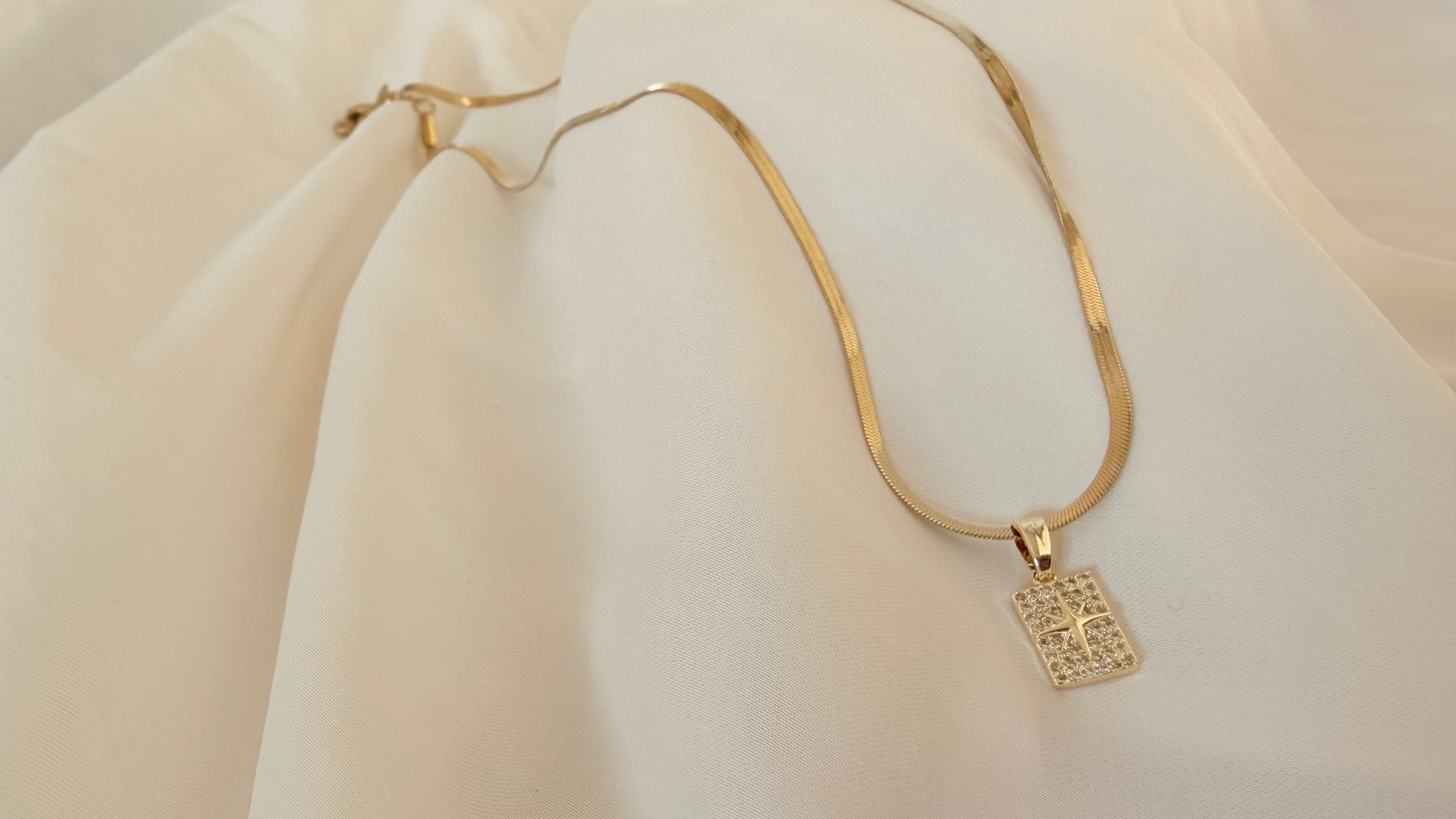 Nova Pendant Necklace