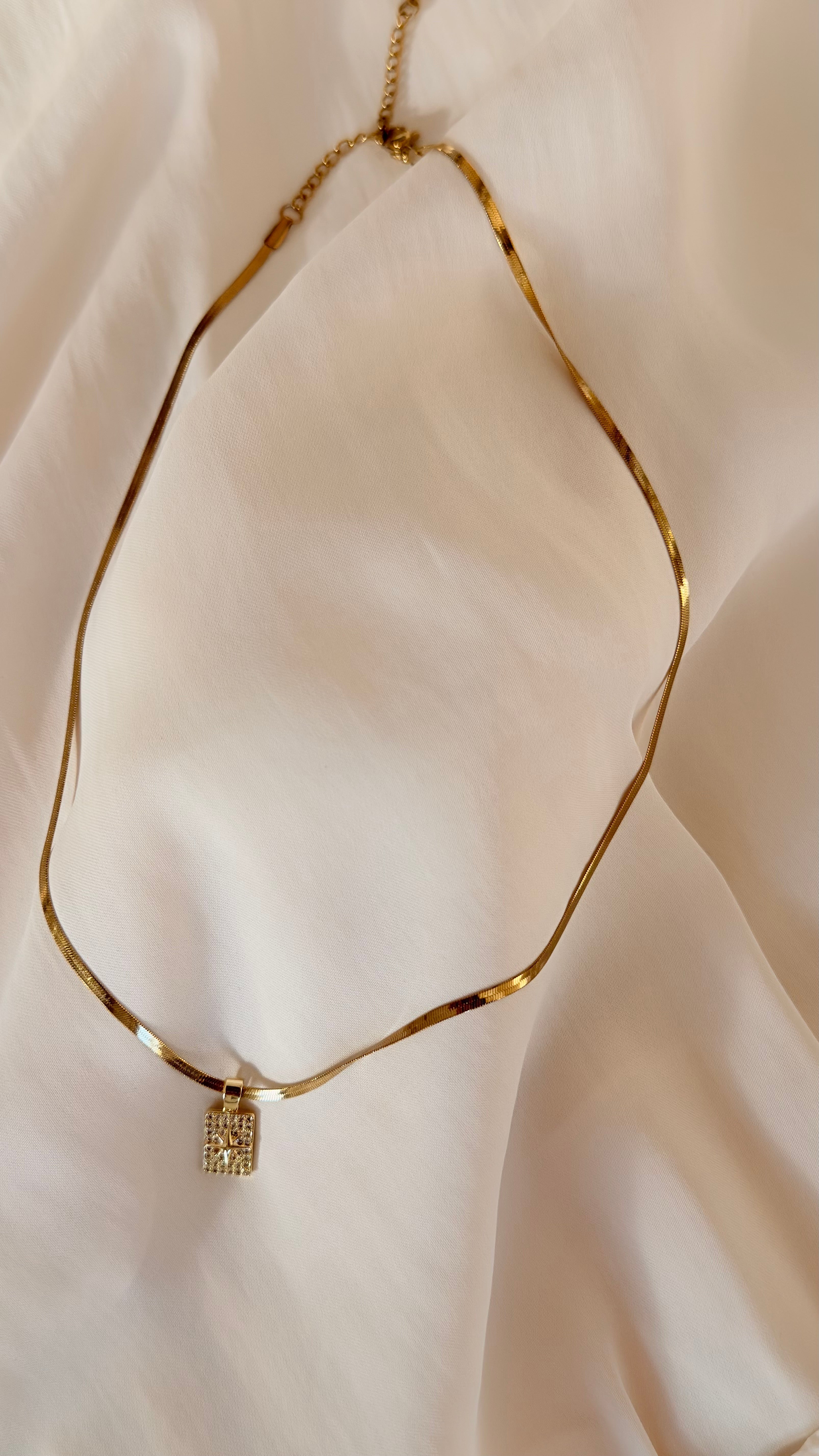 Nova Pendant Necklace