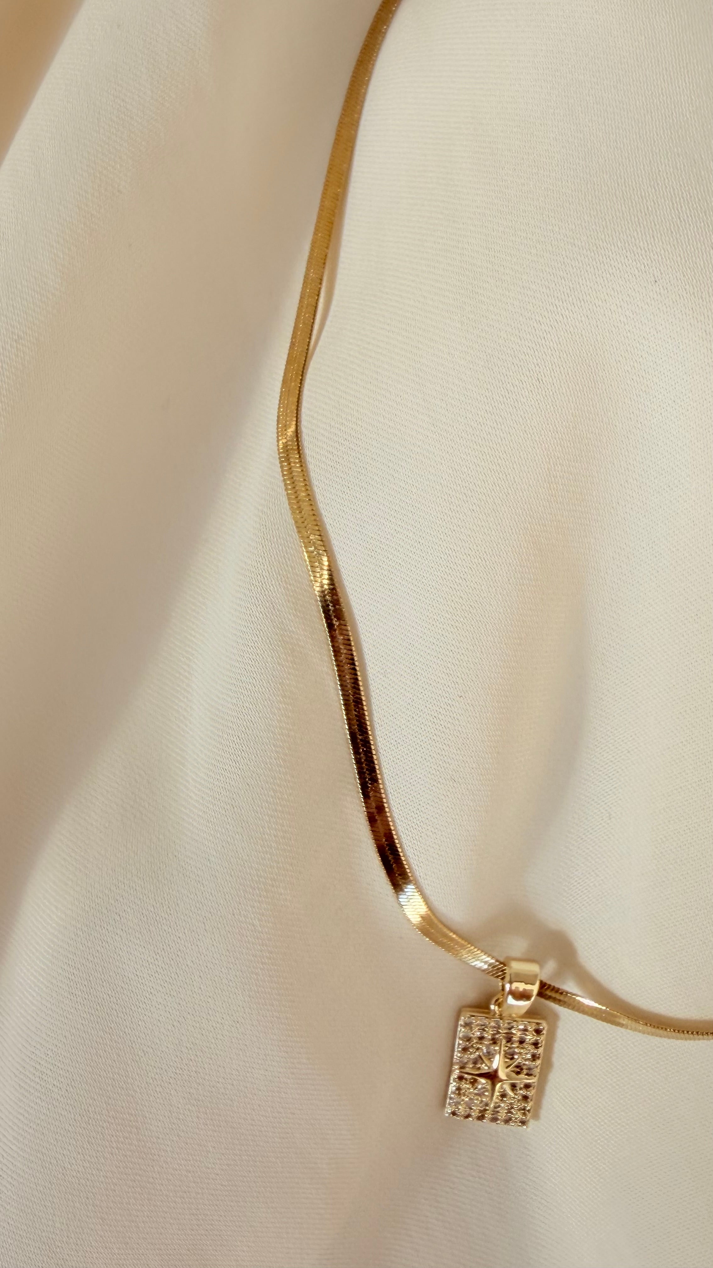 Nova Pendant Necklace